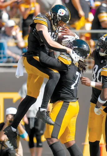 Offense steps up to lead Steelers over rival Bengals